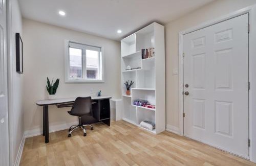 Lindsay House | Cozy 5Bdrm Home Games, Parking, Close to Arena