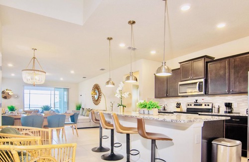 Davenport House | Cozy 7BD/5.5BH House FREE Waterpark 8mi/Disney!