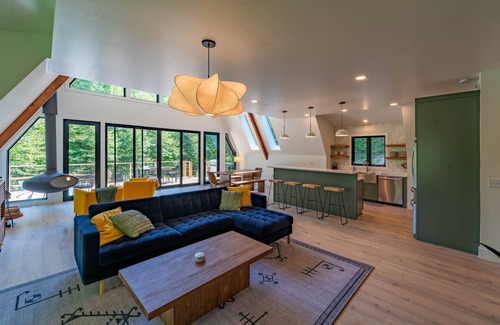 Vilas Cabin | Cozy A-Frame Cabin - In-Deck Hot Tub - near Boone