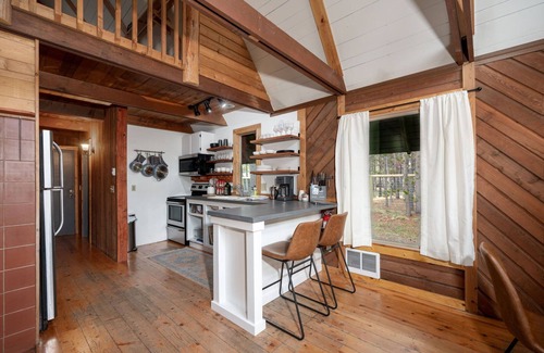 Oregon Water Wonderland Cabin | Cozy A frame cabin near the Deschutes River.