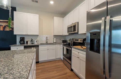Wilmington Apartment | Cozy Airbnb in Wilmington! Enjoy this charming space with modern amenities, close to downtown, beach