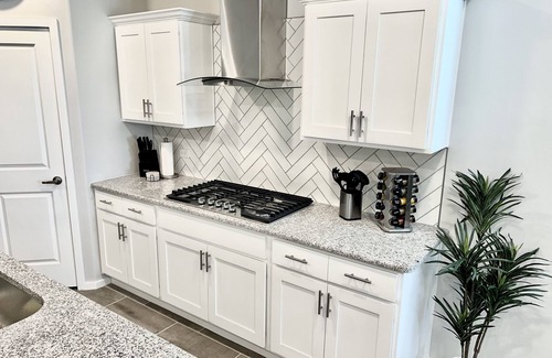 Las Cruces House | Cozy Alamo Casita 4br/2ba with Mini Golf in the backyard.