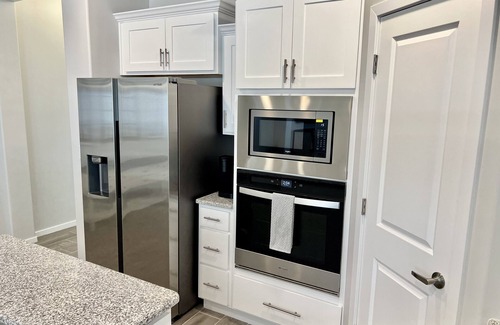 Las Cruces House | Cozy Alamo Casita 4br/2ba with Mini Golf in the backyard.