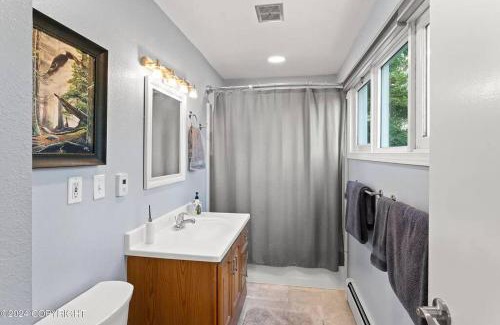 Spenard House | Cozy Anchorage Retreat 7 mins From Airport