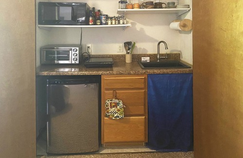 Freestone Apartment | Cozy and Charming Apple Blossom Retreat—Relax with Nature