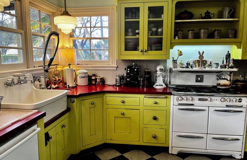 Fullerton House | Cozy and Charming Artist home near downtown