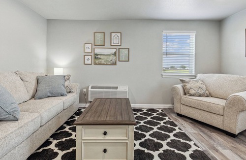 Whitesboro Apartment | Cozy and Cute Studio 15 minutes from Lake Texoma and 30 minutes from WinStar.