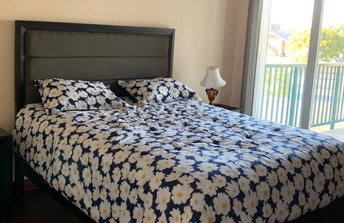 Hollywood Condo | Cozy and Elegant Beach Condo in Oxnard