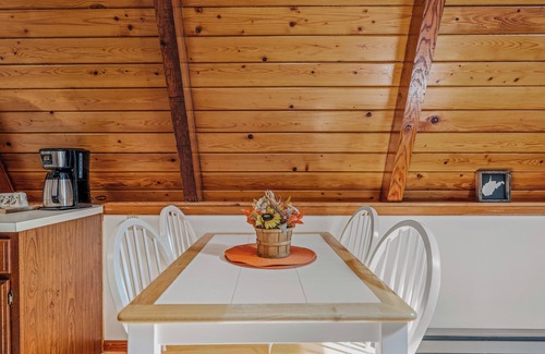 Berkeley Springs Cabin | Cozy and Quaint