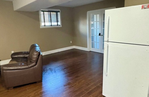 Woodslee House | Cozy and quiet room close to riverside.