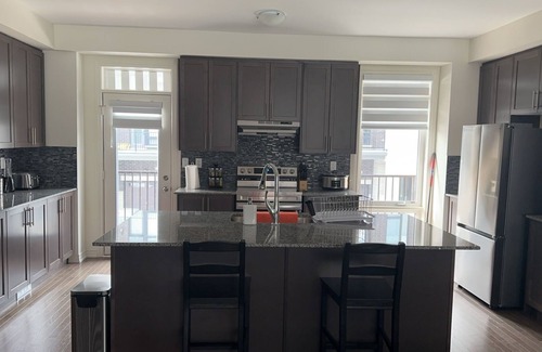 Ajax House | Cozy and Relaxing Brand New Townhome 10 mins away from Pickering and Ajax Casino