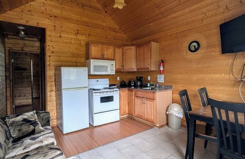 McBride Apartment | Cozy and Relaxing Getaway Cabins 15