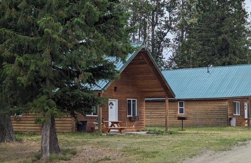 McBride Apartment | Cozy and Relaxing Getaway Cabins 15