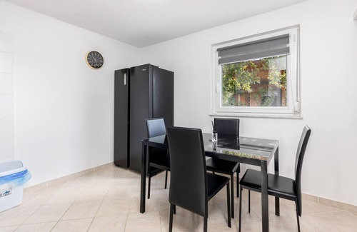 Klanfari Apartment | Cozy apartment in Dramalj with kitchen