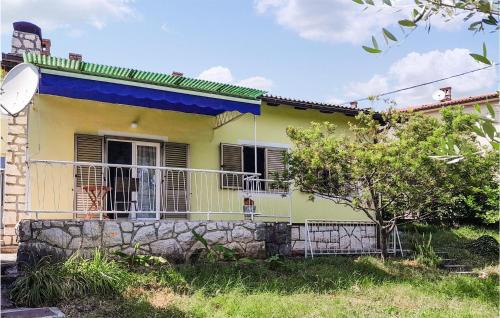 Ika Apartment | Cozy Apartment In Ika With Kitchen