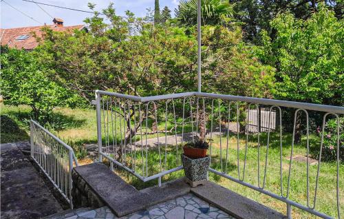 Ika Apartment | Cozy Apartment In Ika With Kitchen