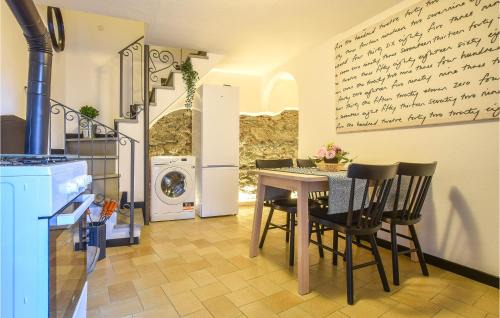 Comeglio Apartment | Cozy Apartment In Moneglia With Kitchen