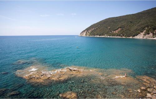 Comeglio Apartment | Cozy Apartment In Moneglia With Kitchen