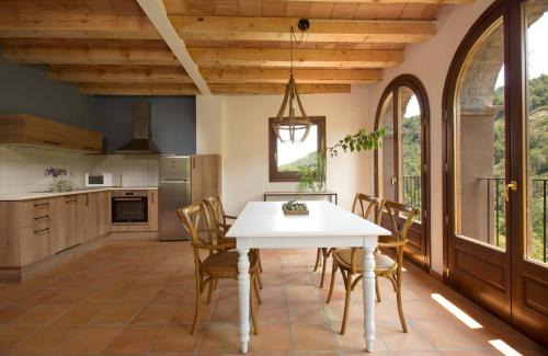 Orpi Apartment | Cozy apartment in Orpí with pool