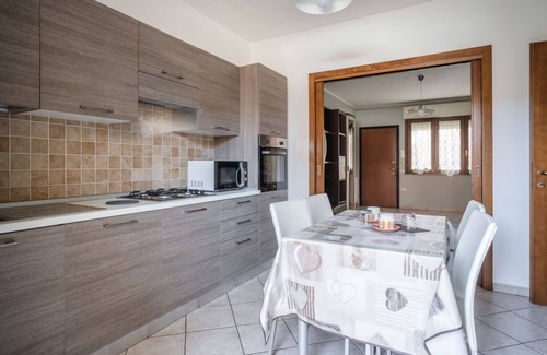 Sestu Apartment | Cozy apartment of 65 sqm located on the ground floor of a building WITHOUT a lift (steps to access), can accommodate up to 4 people. The accommodation is located in an area served by all the main services: bars, restaurants, supermarkets and pharmacy. On