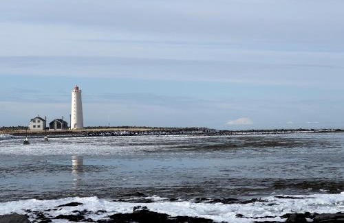 Seltjarnarnes Apartment | Cozy Apartment , Sleeps 4, 10 Min to Reykjavík Downtown, Family-Friendly
