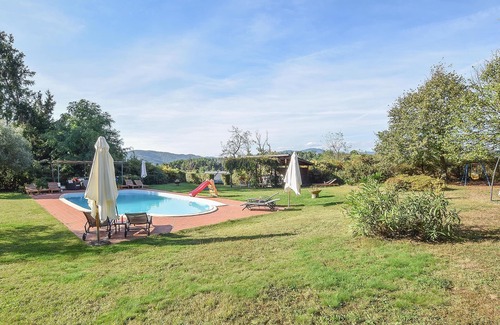 Uzzano Apartment | Cozy apartment with shared pool and garden