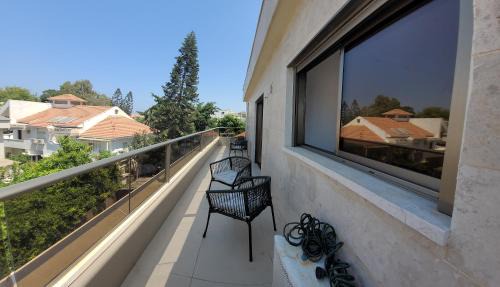 Netanya Apartment | Cozy Apartment with Terrace Near Beach & City Netanya