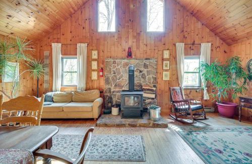 Great Cacapon House | Cozy Appalachian Getaway 5 Mi to Prospect Peak!