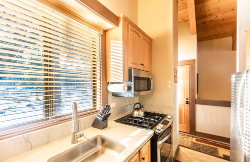 Truckee Condo | Cozy Aspen Grove 2 bed 2 bath by RedAwning Save 10% on 3 Nights, 15% on 5 Nights!