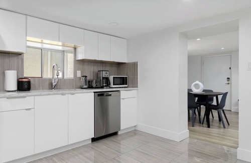 Dunbar House | Cozy Basement suite Near UBC, Kits, and DT