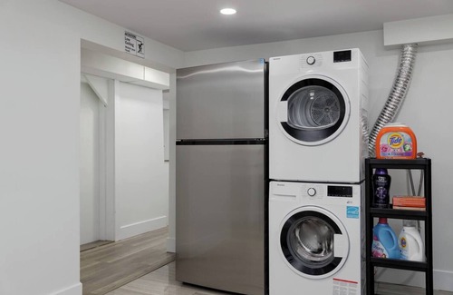 Dunbar House | Cozy Basement suite Near UBC, Kits, and DT