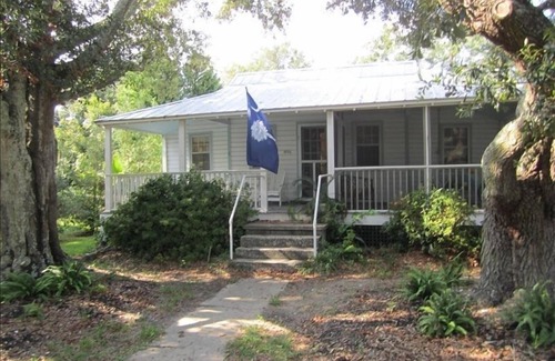 Sullivan's Island Cottage | Cozy Beach Cottage - Walk to Beach & All Island Has to Offer