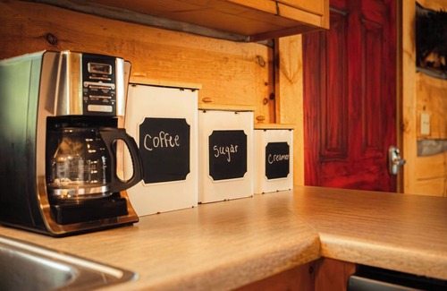 Vesta Cabin | Cozy "Bear Claw Cove" - 2 Bedroom Cabin in the Heart of the Blue Ridge Mountains