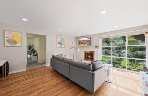 East Lake Hills House | Cozy Bellevue Home for Family Business Near Microsoft