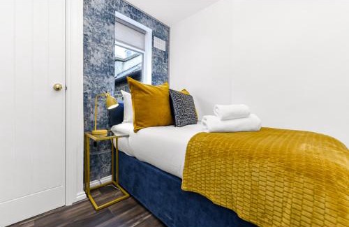 Parsons Green and Walham Apartment | Cozy Bliss Escape: Family - Friendly Getaway
