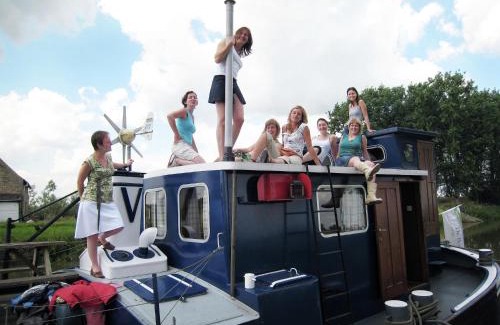 Merkem Boat Rental | Cozy Boat in Merkem near Lake