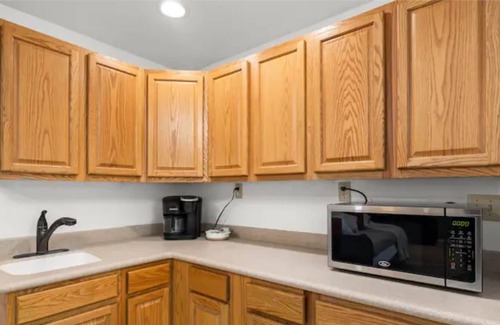 Mapleton Apartment | Cozy boho studio near mountains - pet/family friendly