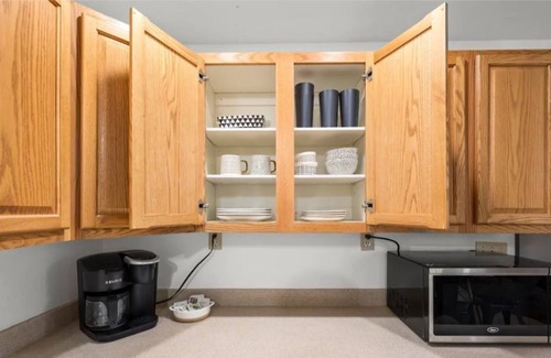 Mapleton Apartment | Cozy boho studio near mountains - pet/family friendly