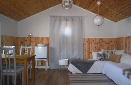 Farila Cabin | Cozy Cabin at Freedom Center