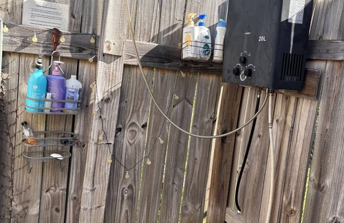 New Bern Cabin | Cozy cabin in charming New Bern with AC, WiFi, salt water pool and River access.