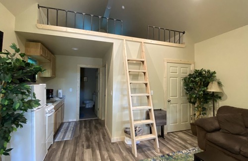 Winslow Cabin | Cozy cabin in our little woodland village - access to pond and meadow