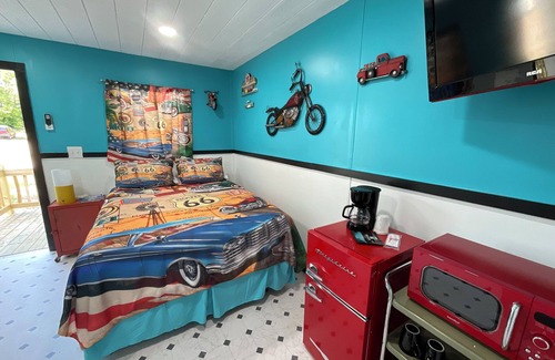 Thackerville Cabin | Cozy cabin in soothing Thackerville with AC, WiFi 1 mile and 1/4 from WINN STAR.