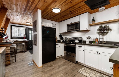 Williams Cabin | Cozy Cabin in the forest! One hour drive to the Grand Canyon South Entrance!