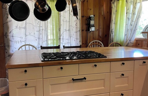 Leavenworth Cabin | Cozy Cabin Leavenworth 3bd 2bath with game room and hot tub pet friendly