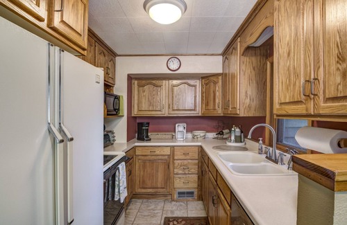 Rock Falls House | Cozy Cabin on Elk Lake