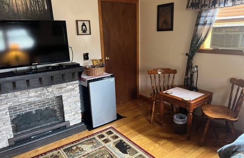 Mingo Cabin | Cozy cabin/Suite with mountain view! Pet Friendly!