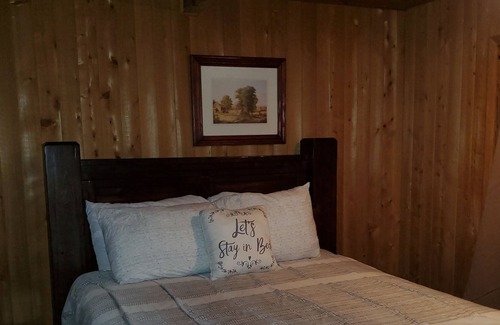 Woodland Drives Cabin | Cozy Cabin Surrounded by Nature