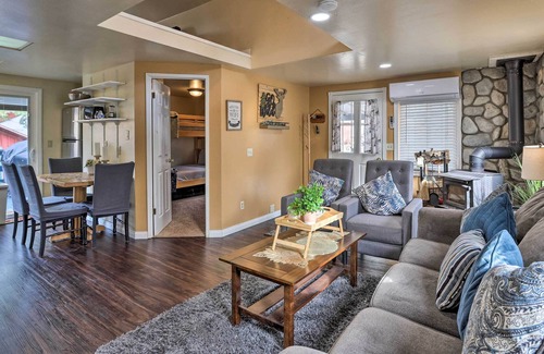 Cedarpines Park Cabin | Cozy Cabin w/ Deck - Near Lake Arrowhead!