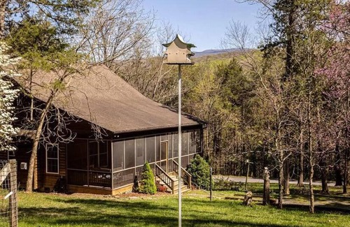 Luray House | Cozy Cabin w/Indoor Fireplace & Tranquil views
