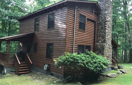 Elk Park Cabin | Cozy Cabin with Fireplace, 2 Bedrooms & 2 Queen Size Couch Beds!